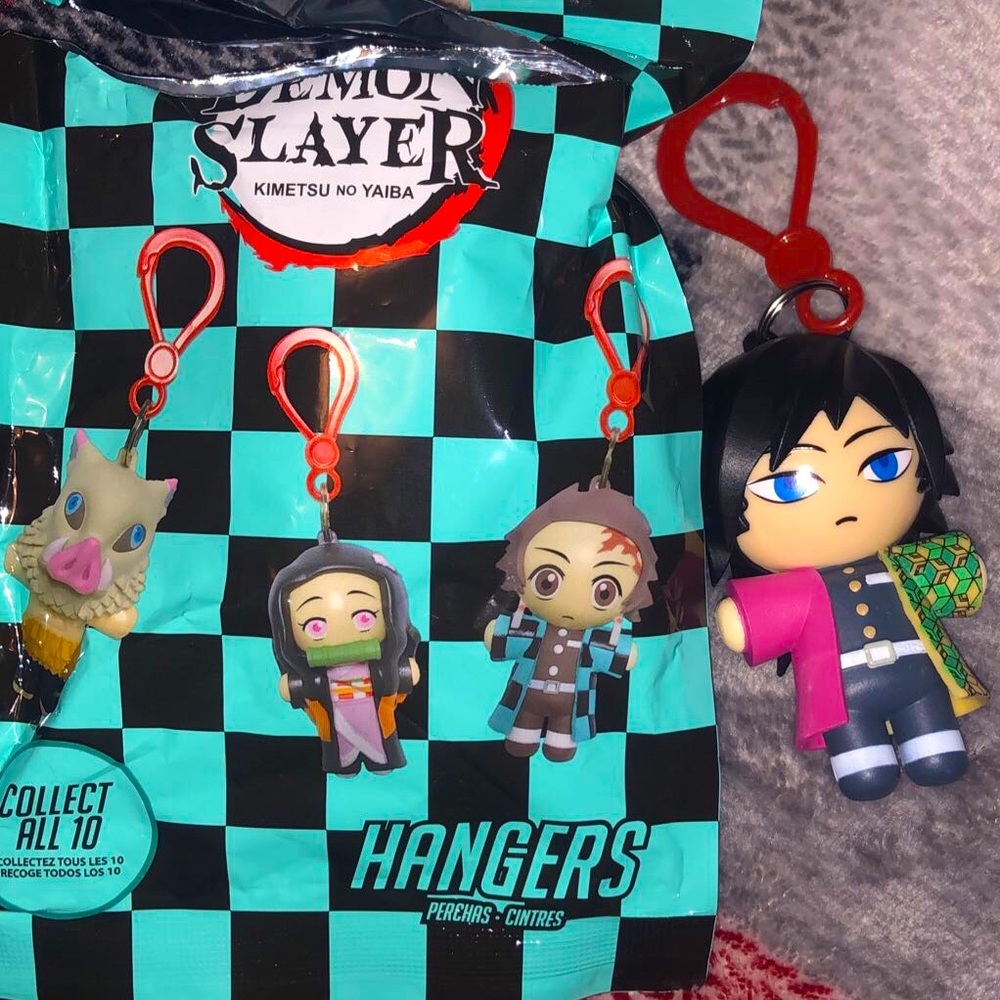 DEMON SLAYER GIYU TOMIOKA KEYCHAIN COLLECTIBLE